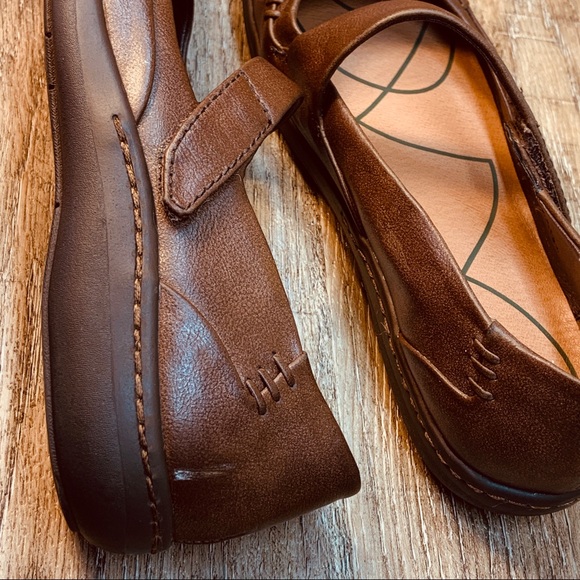 SOLD! BareTraps Size 7.5 Maryjane Shoes - Picture 4 of 8